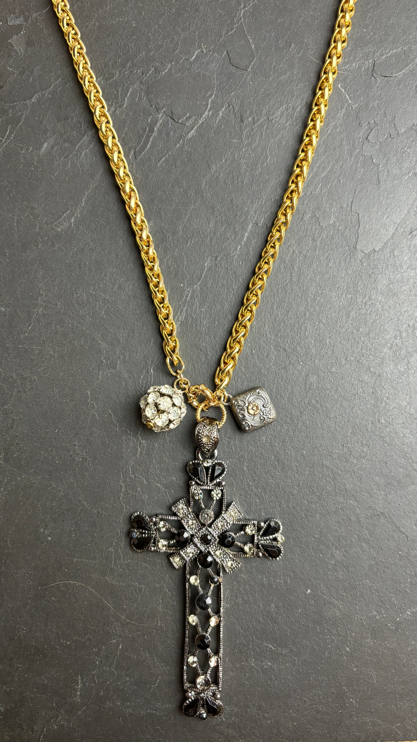 Sautoir croix en strass