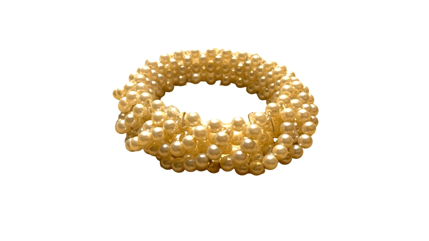 Elastic pearl bracelet