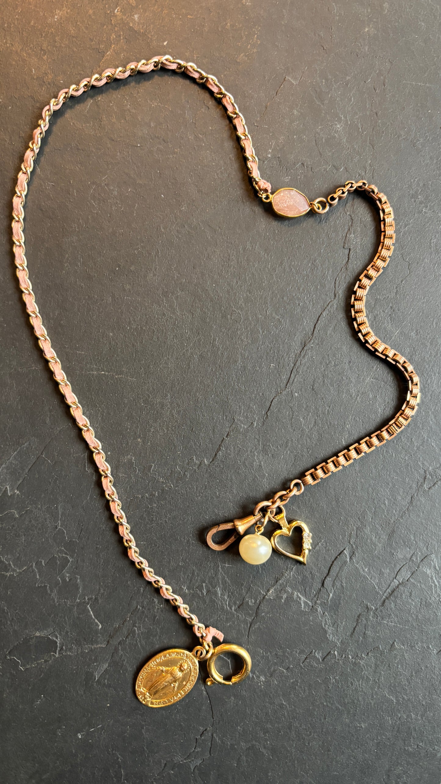 Collier chaîne de montre, cuir et médailles - blissparis