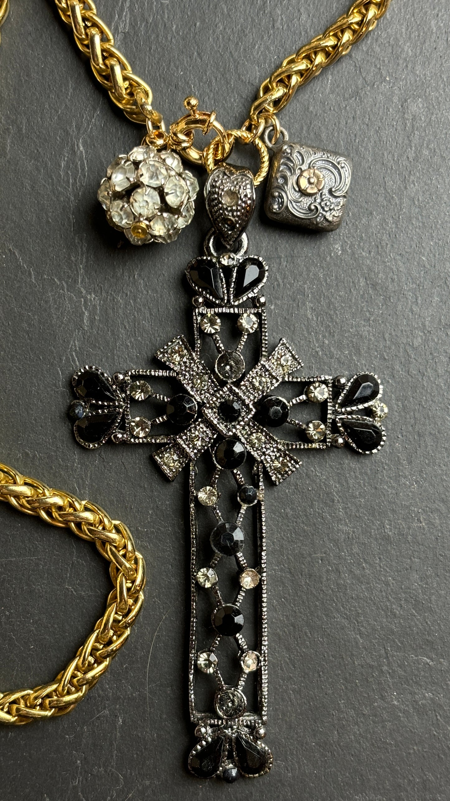 Sautoir croix en strass