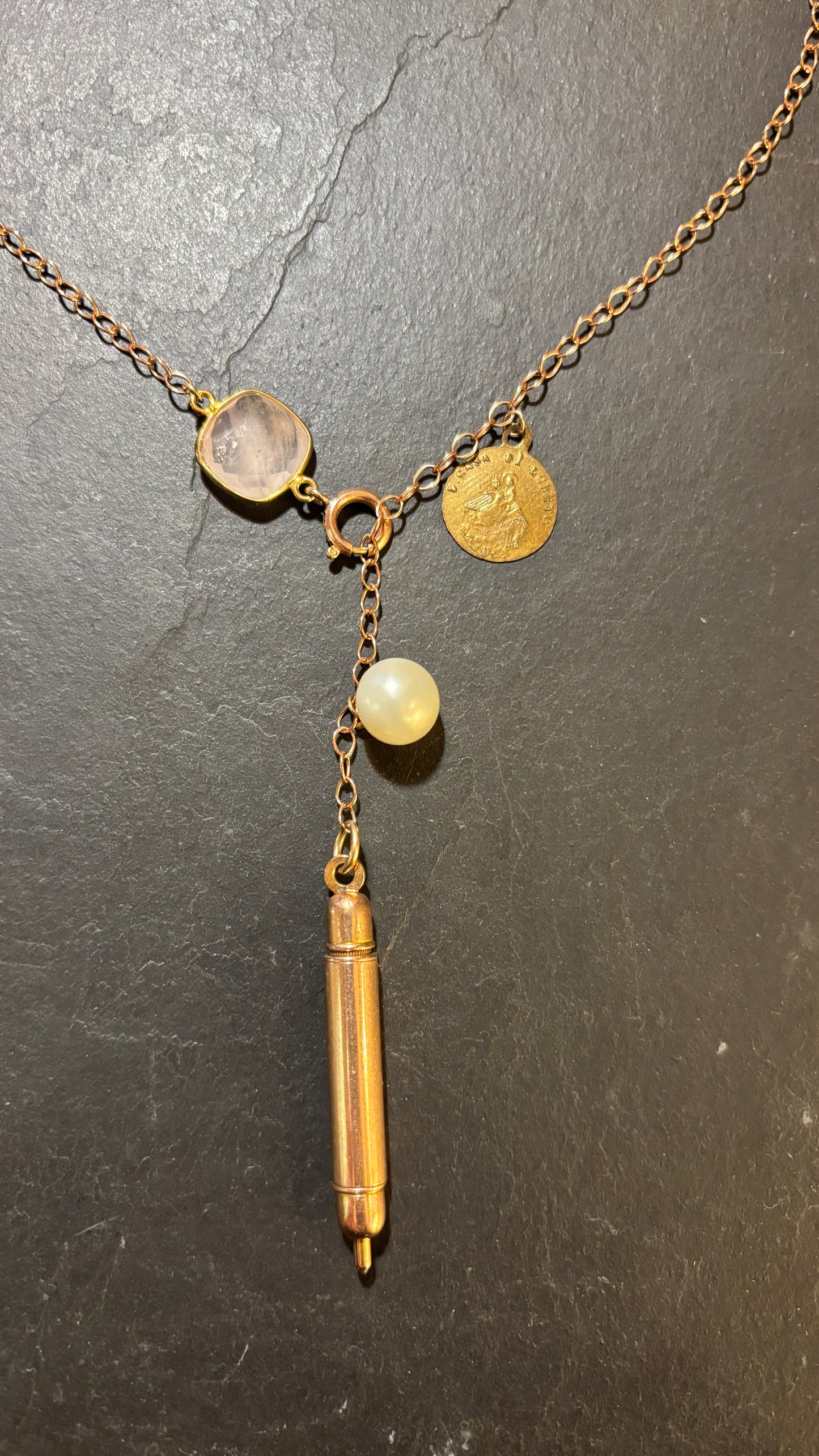 Collier lasso et crayon de bal plaqué or rose